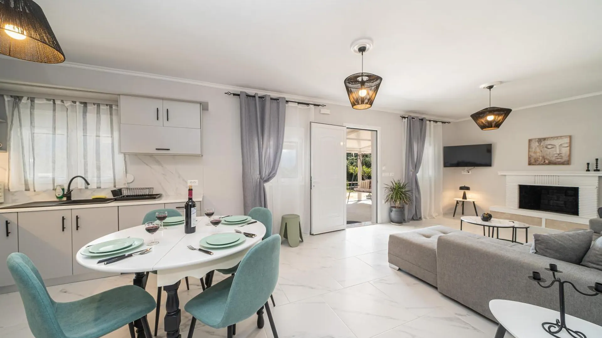 Julia'S Home Karavomylos